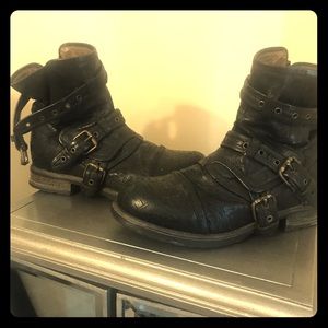 UGG COLLECTION Elisabeta Motorcycle 8.5 Italian!
